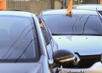Cambian las transferencias: el Gobierno modificó el trámite que afecta a la compraventa de autos usados