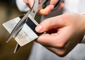 Cancelación automática de tarjetas de crédito