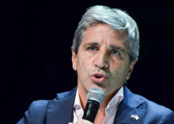 Caputo anticipó cuántos impuestos quedarán en pie en 2025 y habló de adelantar la rebaja del crawling peg