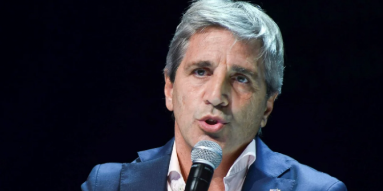 Caputo anticipó cuántos impuestos quedarán en pie en 2025 y habló de adelantar la rebaja del crawling peg