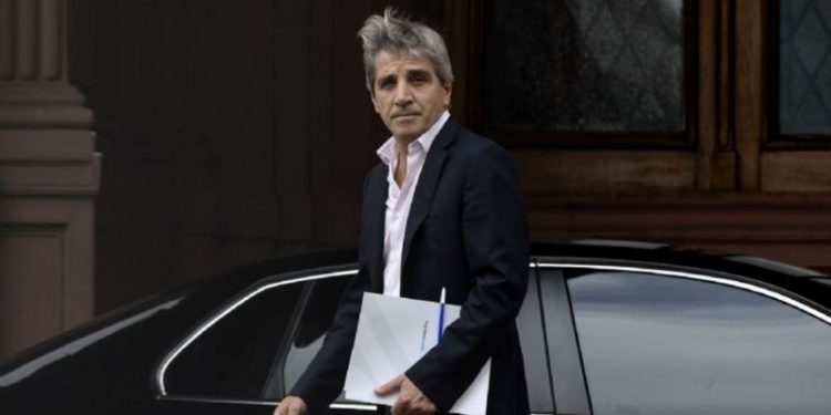 Caputo celebra su año: logros en inflación, baja de impuestos, inversiones y sueldos