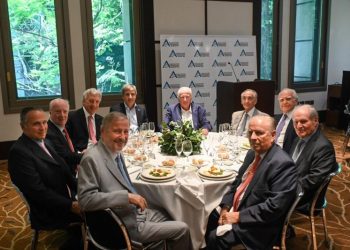 Caputo, con empresarios top: sintonía y algunos reproches