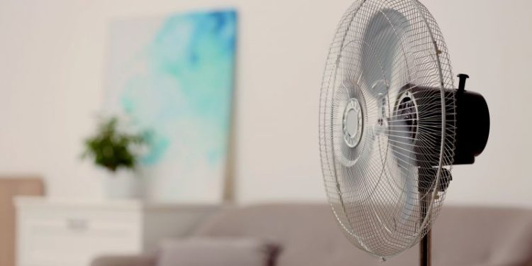 Chau aire acondicionado: el truco infalible para que el ventilador tire aire helado y refresque toda la casa