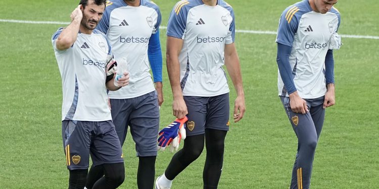 Chiquito Romero sigue con molestias en la rodilla y otra vez se quedaría afuera