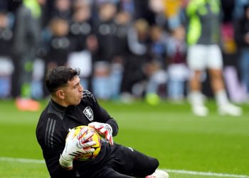 Con Dibu Martínez, Aston Villa recibe a Manchester City