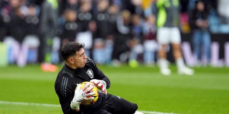 Con Dibu Martínez, Aston Villa recibe a Manchester City