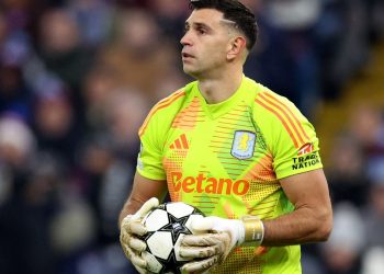 Con el Dibu desde el arranque, Aston Villa visita a Leipzig