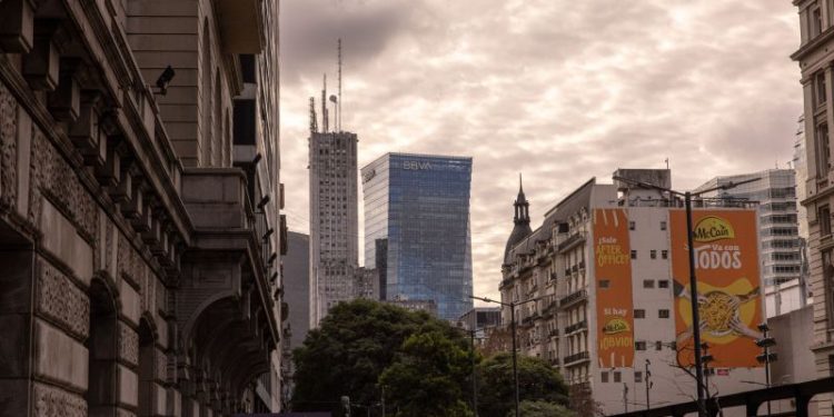 Créditos en pesos: los bancos píden que le liberen fondos para poder prestar más