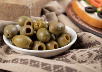 Cuál es la diferencia entre las aceitunas verdes y las negras y qué beneficios tiene