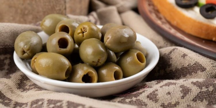 Cuál es la diferencia entre las aceitunas verdes y las negras y qué beneficios tiene