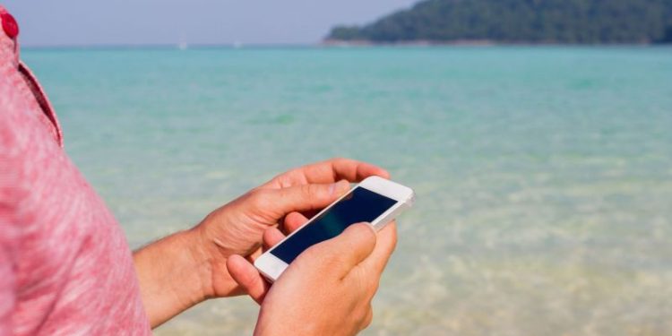 Cuidá el celular: los 7 consejos que tenés que seguir para que no se te rompa el teléfono en las vacaciones