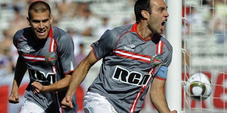 ¡De locos! El Chavo Desábato dirige a Vélez ante Estudiantes