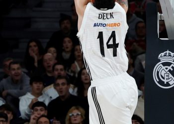 Deck asustó a todos en el clásico ante el Barcelona