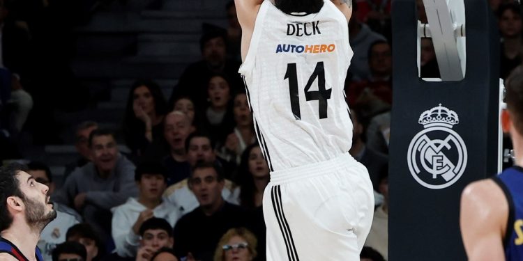 Deck asustó a todos en el clásico ante el Barcelona