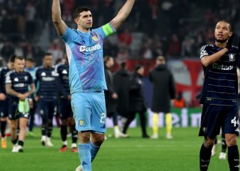 Dibu Martínez es elegido en el XI Ideal del 2024 por la IFFHS