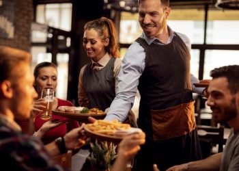 El antiguo restaurante porteño que ofrece un servicio de tenedor libre imperdible y es recomendado por expertos en gastronomía