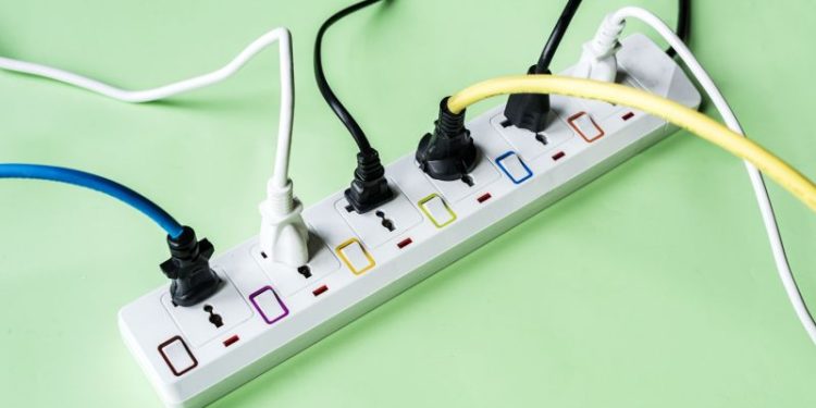 El electrodoméstico que gasta más electricidad: recomiendan desenchufarlo porque consume energía incluso cuando está apagado