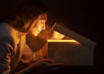 El ritual de la cajita de la abundancia del 31 de diciembre: además de laurel, qué hay que poner adentro