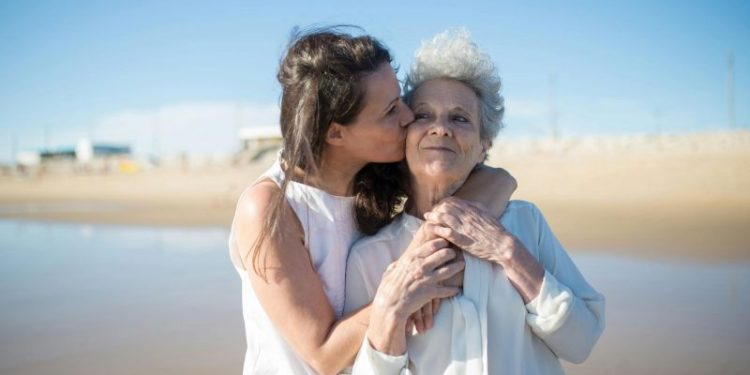 Emigrar siendo jubilado: el país de Latinoamérica que tiene una de las mejores visas del mundo para los mayores de 60 años