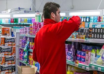 Empleados de comercio con aumento y aguinaldo en diciembre 2024: cuánto cobro y cómo quedan las escalas