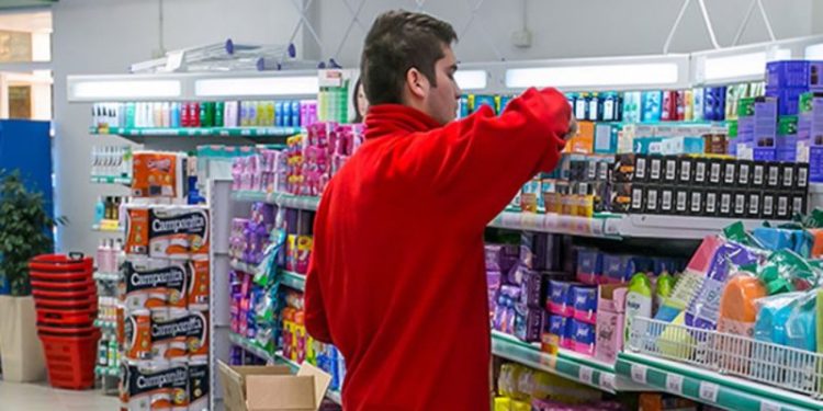 Empleados de comercio con aumento y aguinaldo en diciembre 2024: cuánto cobro y cómo quedan las escalas