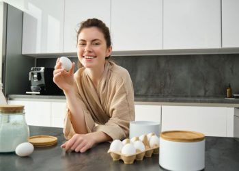 Huevos frescos: cuánto tiempo duran guardados en la heladera antes de que se pudran