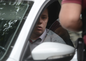 Tensión en Retiro: Diplomático ruso en aparente estado de ebriedad se niega a realizar control de alcoholemia