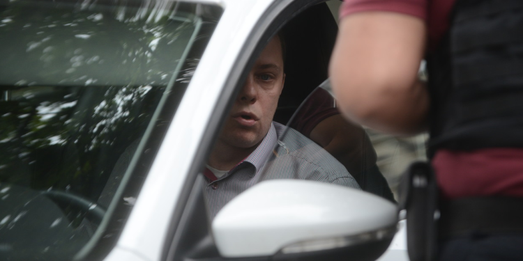 Tensión en Retiro: Diplomático ruso en aparente estado de ebriedad se niega a realizar control de alcoholemia