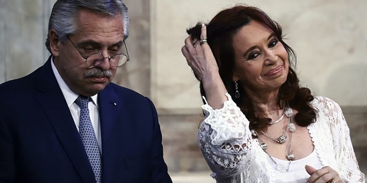 Ahora, Cristina Kirchner niega pacto con Milei y pide una reforma constitucional.