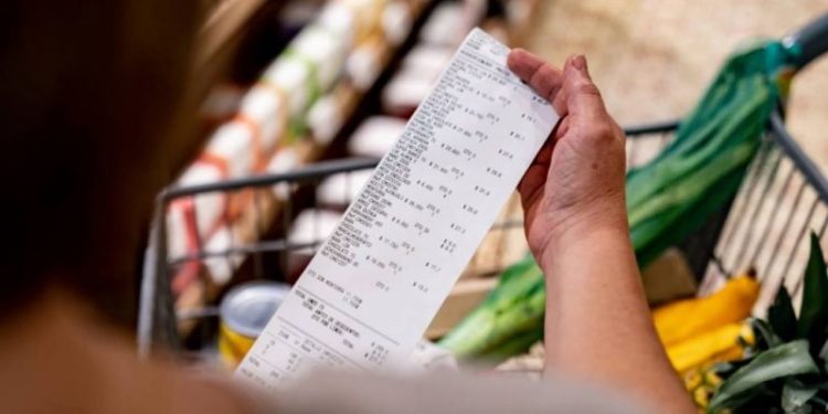 Impuestos al consumo: desde enero, el Estado avisará cuánto cobra, pero no los reducirá