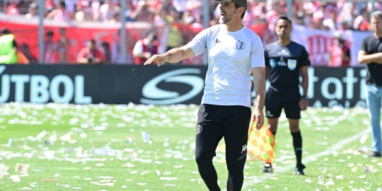 Increíble: a menos de un mes de la vuelta a Primera, Aldosivi perdió a su técnico