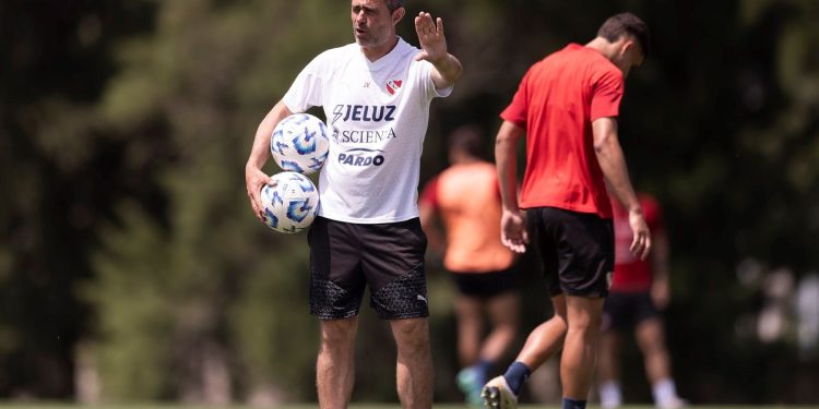 Independiente, con cambios, regresos y una meta