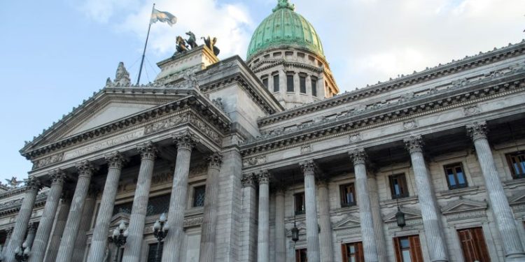 Investigan a dos rusos por un dron que sobrevoló el Congreso