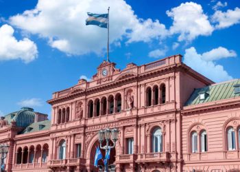 Bono de Fin de Año por decreto para trabajadores del estado que incluye agentes SIDE, pero solo a los activos. -Fe de erratas-