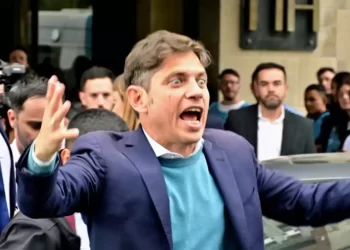 Axel Kicillof se negó a hacer el ajuste y está dispuesto a quebrar la provincia