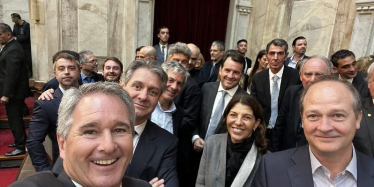 La brecha se acerca a 0 pero el cepo se mantiene con el “paso a paso”