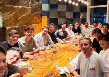 La cena de fin de año de la Fórmula 1: Colapinto codo a codo con Verstappen y un reencuentro picante
