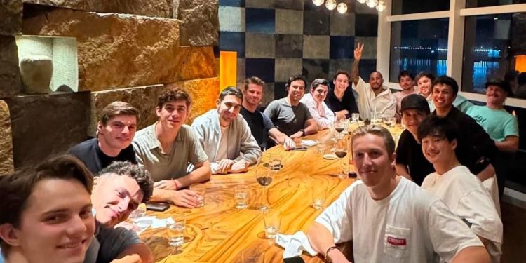 La cena de fin de año de la Fórmula 1: Colapinto codo a codo con Verstappen y un reencuentro picante