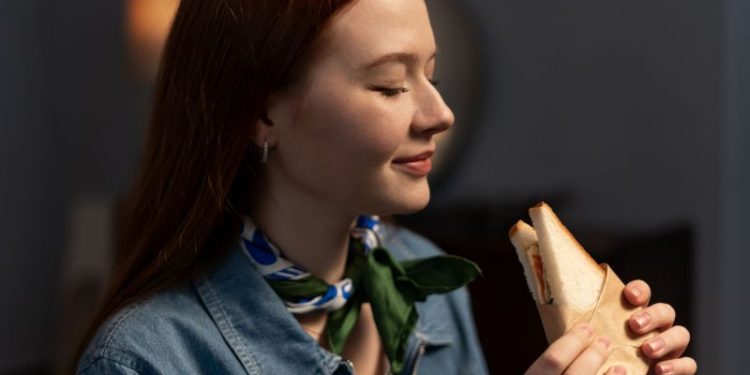 La histórica confitería porteña que tenés que conocer: prepara los mejores sándwiches de miga de CABA, según los expertos