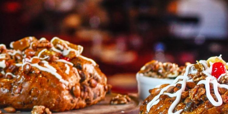 La histórica pizzería porteña que prepara uno de los mejores pan dulces de CABA: ¿cuánto sale?