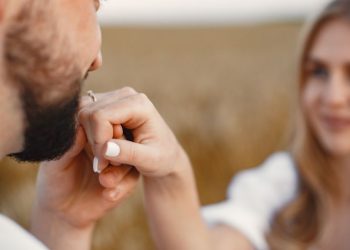 La piedra preciosa perfecta para conseguir el amor en el verano: cómo activar sus poderes de atracción y seducción