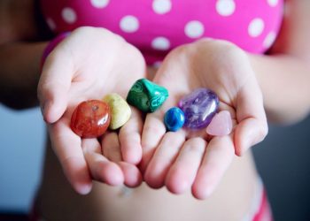 La piedra preciosa que cada signo del zodíaco debe usar para atraer la buena energía en el cierre del año