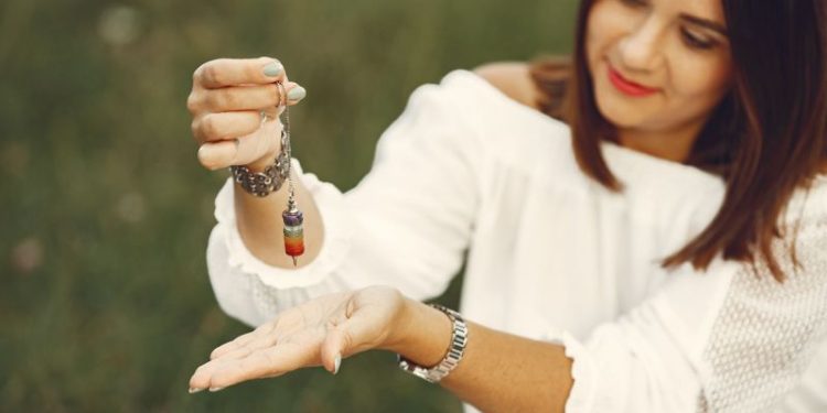 La piedra preciosa que será el talismán de cada signo del zodíaco en 2025