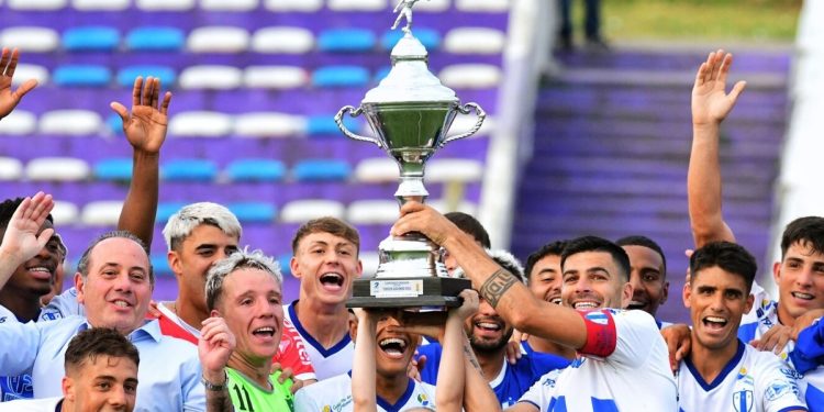 Los ex jugadores de Boca y River que lograron el ascenso con su equipo en Uruguay