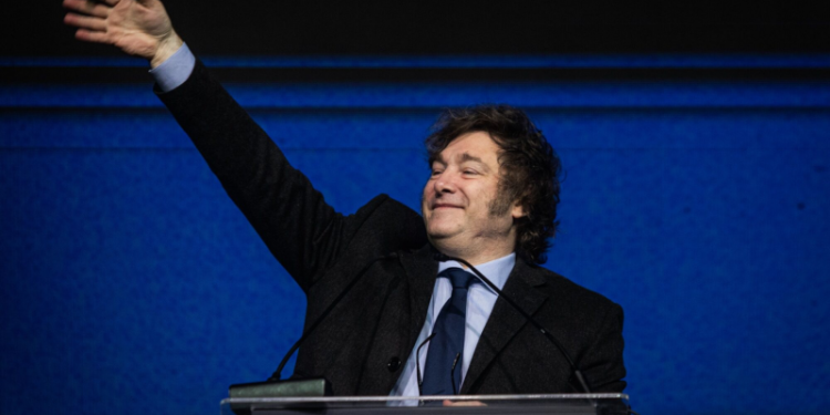 Milei arengó a su base a recrudecer la batalla cultural y dio un decálogo para “destruir al socialismo”