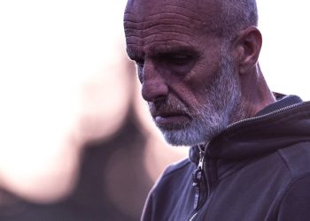 Monarriz ganó el ascenso y los rivales lo agredieron a trompadas