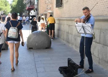 Madrid reduce a la mitad los músicos callejeros del centro tras las protestas vecinales