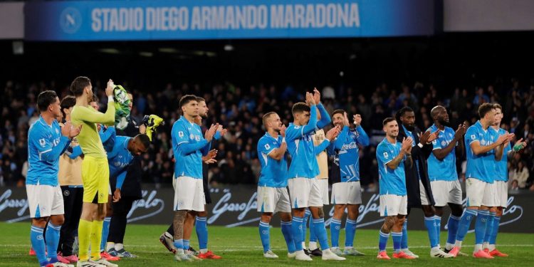 Napoli derrotó a Venezia por la mínima y comparte la punta con Atalanta