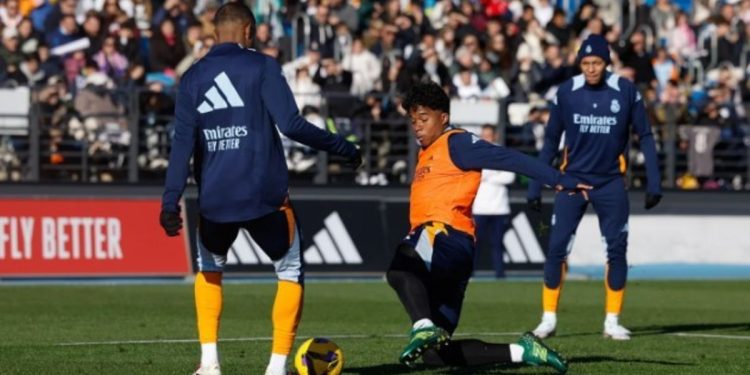 No tiene suerte: Endrick se quedó sin vacaciones para entrenar con Real Madrid y sufrió un golpe