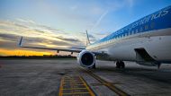 El Gobierno derogó la norma que obligaba a las empresas estatales a volar por Aerolíneas Argentinas